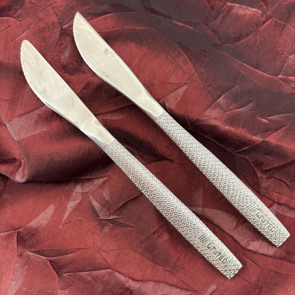 Vintage United Airlines Silverware Fish Scale Flatware Dinner Knives Lot of 2‎